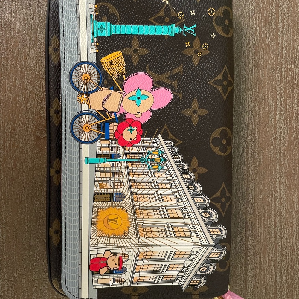 Louis Vuitton Vivienne Christmas Animation Pochette Felice